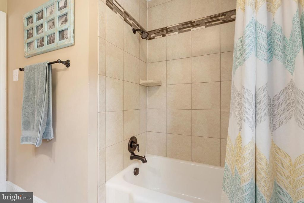 Image 22 of property listing at 2107 OAK LODGE RD, Baltimore, MD 21228