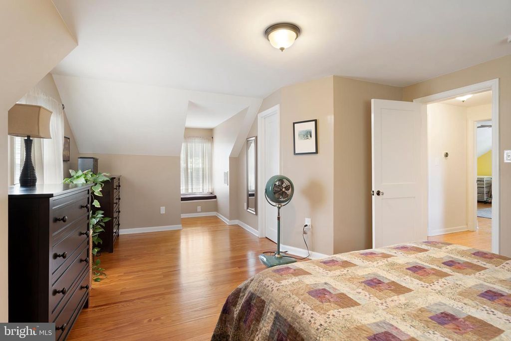 Image 28 of property listing at 2107 OAK LODGE RD, Baltimore, MD 21228