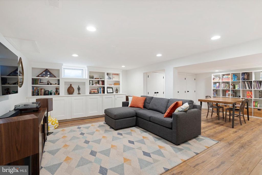 Image 32 of property listing at 2107 OAK LODGE RD, Baltimore, MD 21228