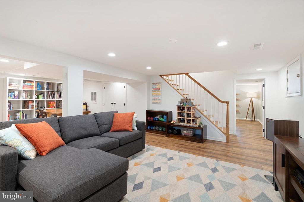 Image 33 of property listing at 2107 OAK LODGE RD, Baltimore, MD 21228