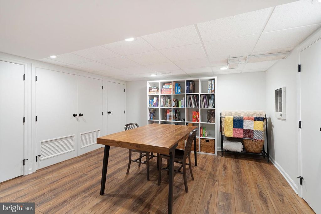 Image 34 of property listing at 2107 OAK LODGE RD, Baltimore, MD 21228