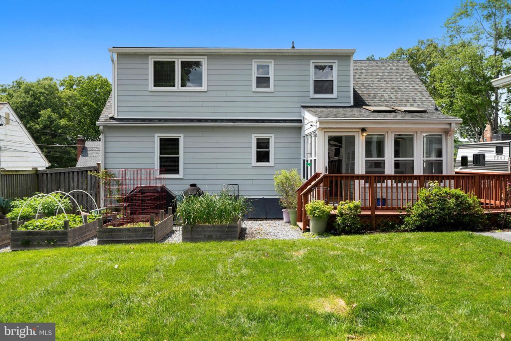 Image 39 of property listing at 2107 OAK LODGE RD, Baltimore, MD 21228
