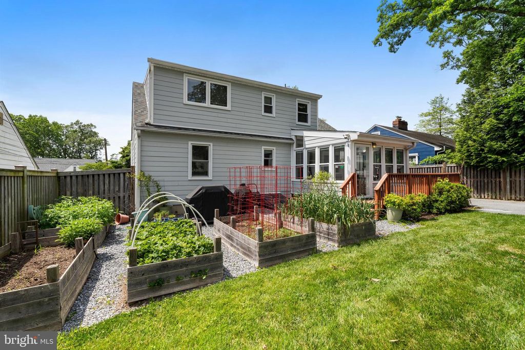 Image 40 of property listing at 2107 OAK LODGE RD, Baltimore, MD 21228