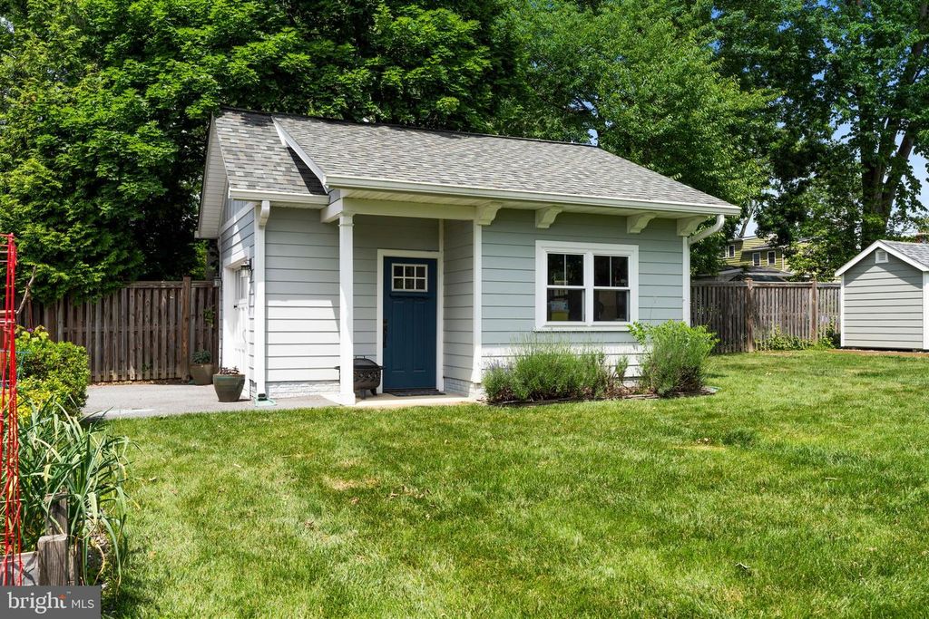 Image 41 of property listing at 2107 OAK LODGE RD, Baltimore, MD 21228