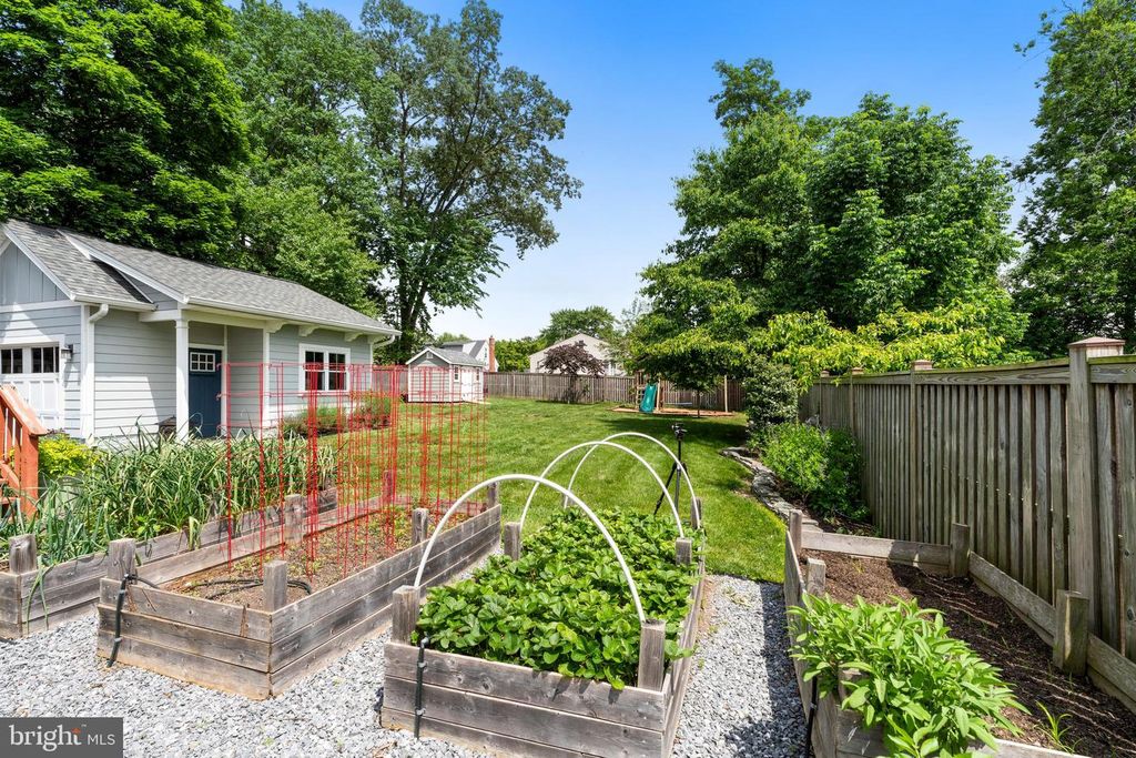 Image 44 of property listing at 2107 OAK LODGE RD, Baltimore, MD 21228