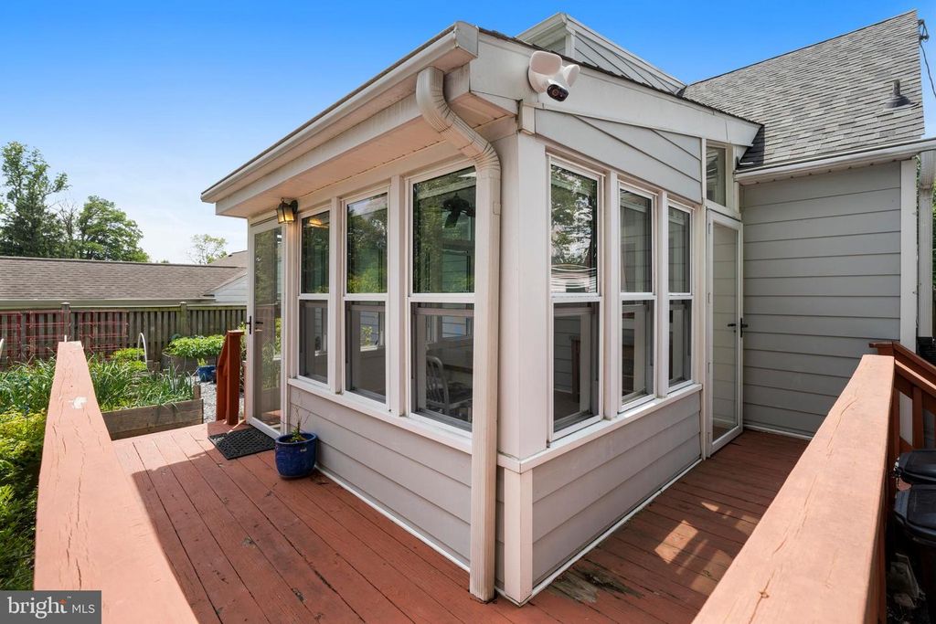 Image 46 of property listing at 2107 OAK LODGE RD, Baltimore, MD 21228
