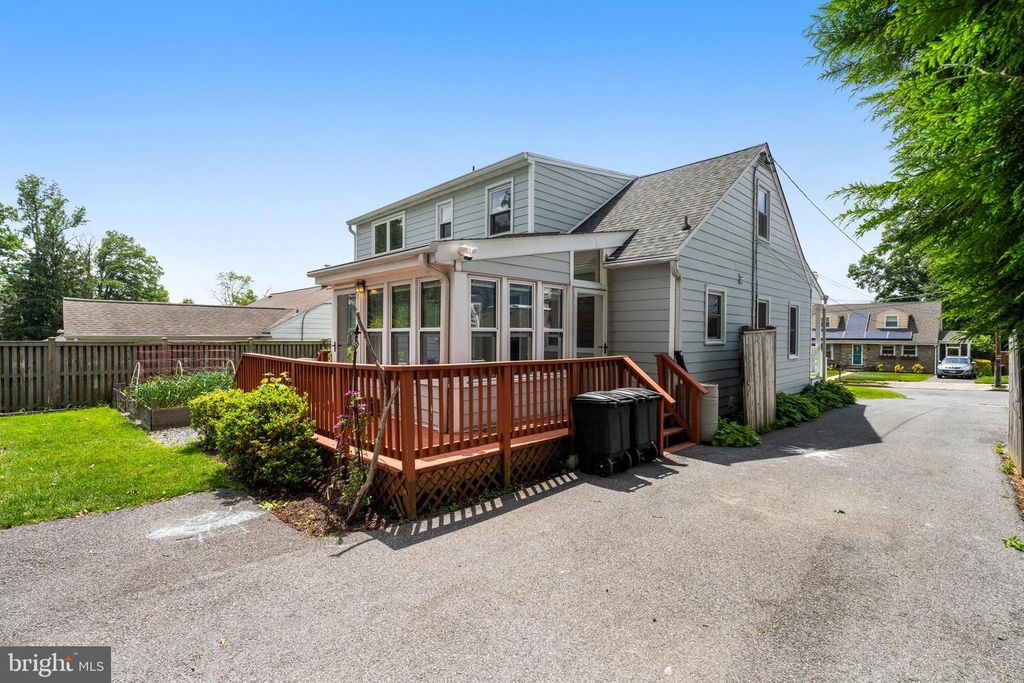 Image 47 of property listing at 2107 OAK LODGE RD, Baltimore, MD 21228