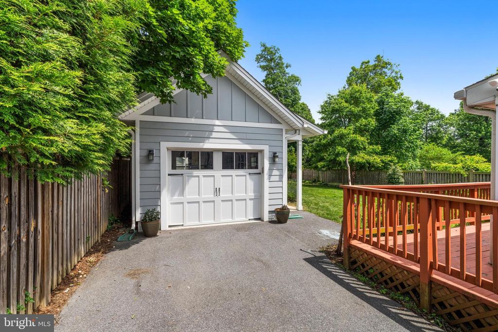 Image 49 of property listing at 2107 OAK LODGE RD, Baltimore, MD 21228