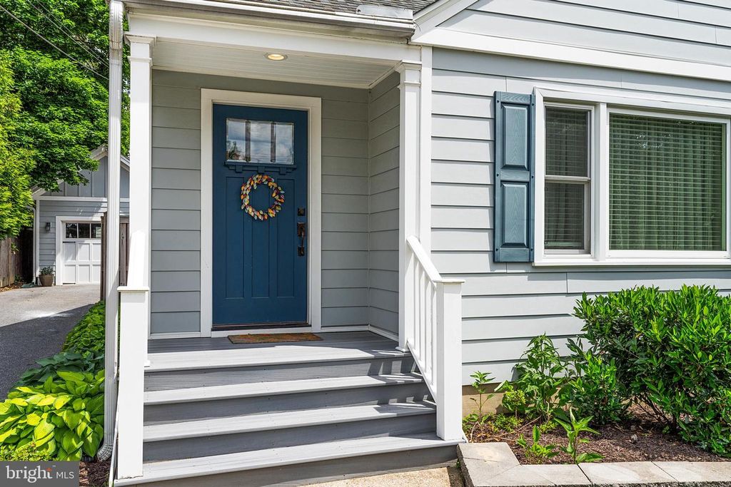 Image 5 of property listing at 2107 OAK LODGE RD, Baltimore, MD 21228