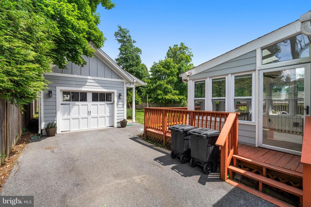 Image 50 of property listing at 2107 OAK LODGE RD, Baltimore, MD 21228