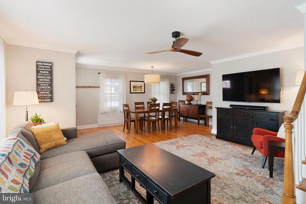 Image 6 of property listing at 2107 OAK LODGE RD, Baltimore, MD 21228