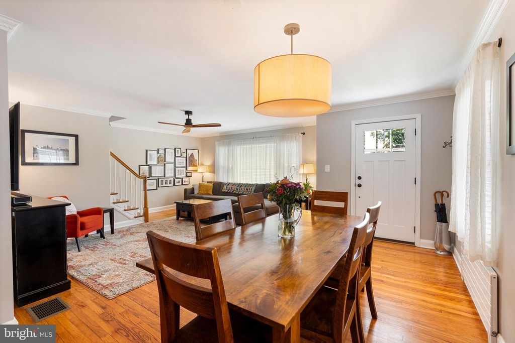 Image 7 of property listing at 2107 OAK LODGE RD, Baltimore, MD 21228