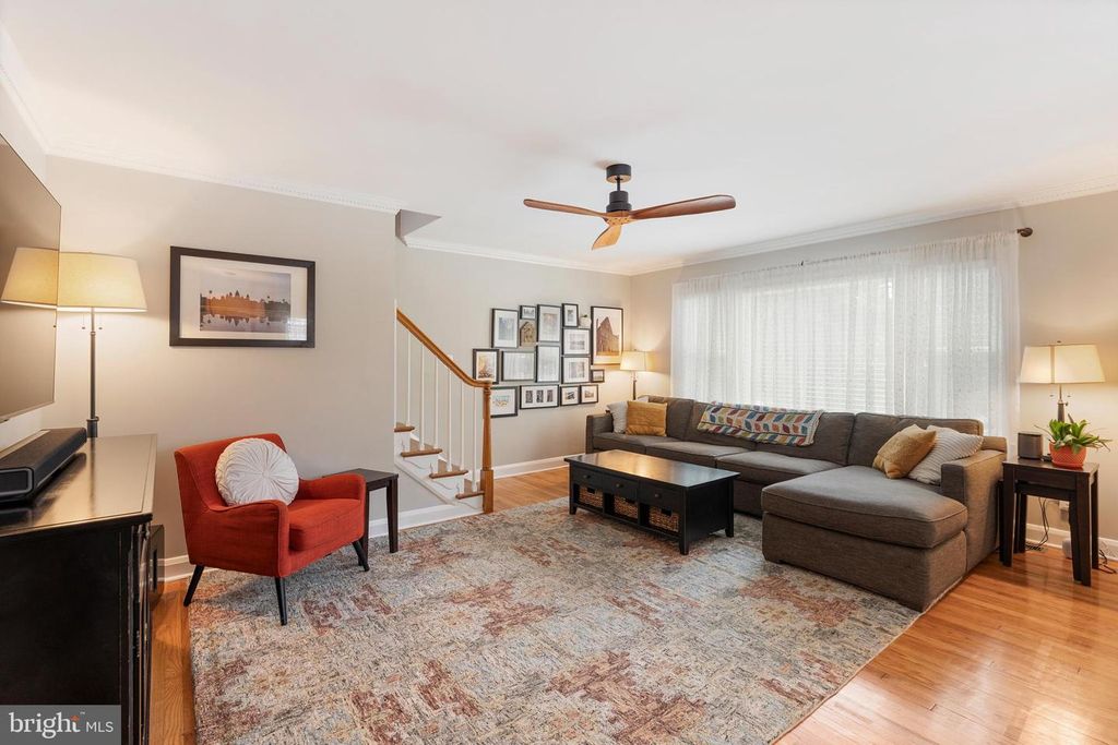 Image 8 of property listing at 2107 OAK LODGE RD, Baltimore, MD 21228