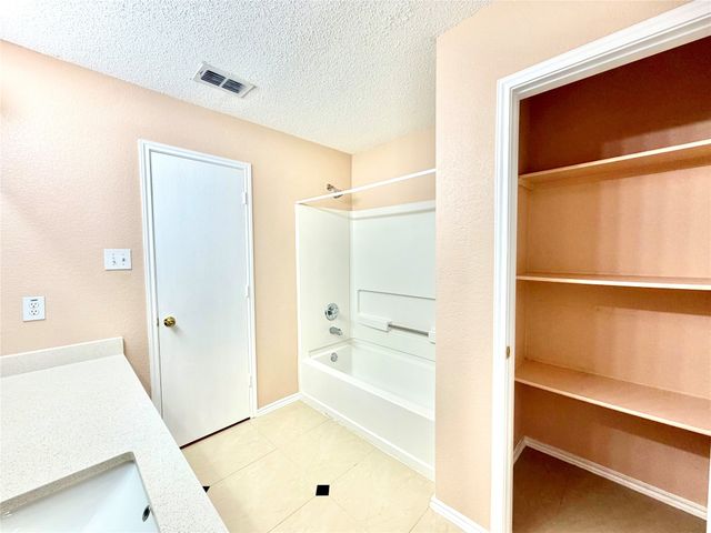 7409 Cresswell Drive, Arlington, TX 76001