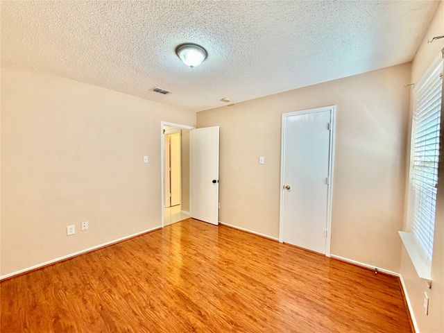 7409 Cresswell Drive, Arlington, TX 76001