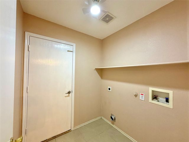 7409 Cresswell Drive, Arlington, TX 76001