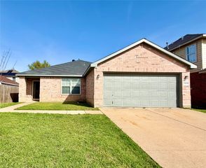 7409 Cresswell Drive, Arlington, TX 76001