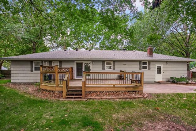 305 S Berkley Street, Louisburg, KS 66053