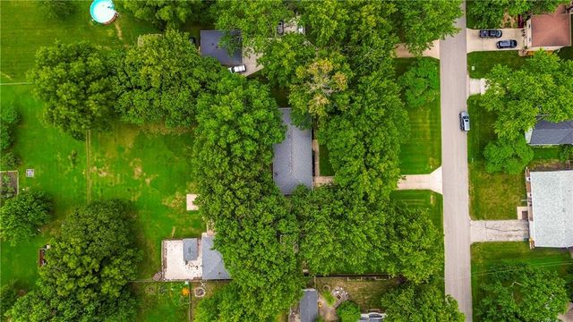 305 S Berkley Street, Louisburg, KS 66053