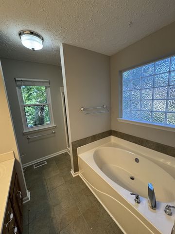 122 Mansker Park Dr, Hendersonville, TN 37075