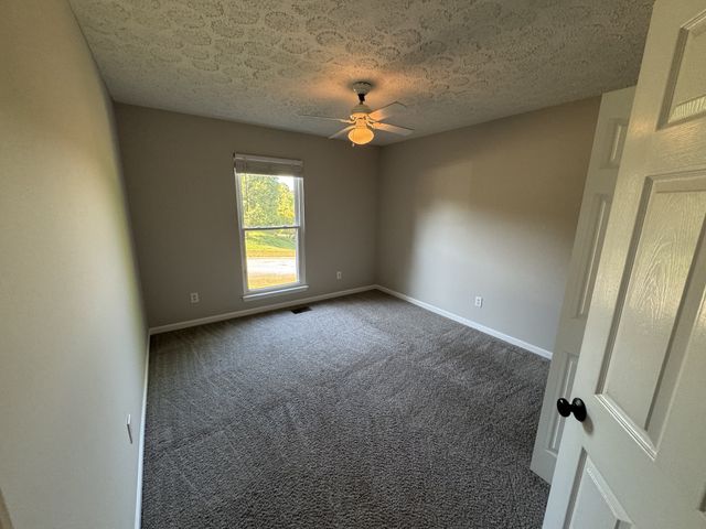 122 Mansker Park Dr, Hendersonville, TN 37075