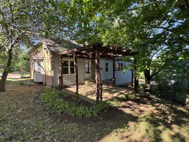 122 Mansker Park Dr, Hendersonville, TN 37075