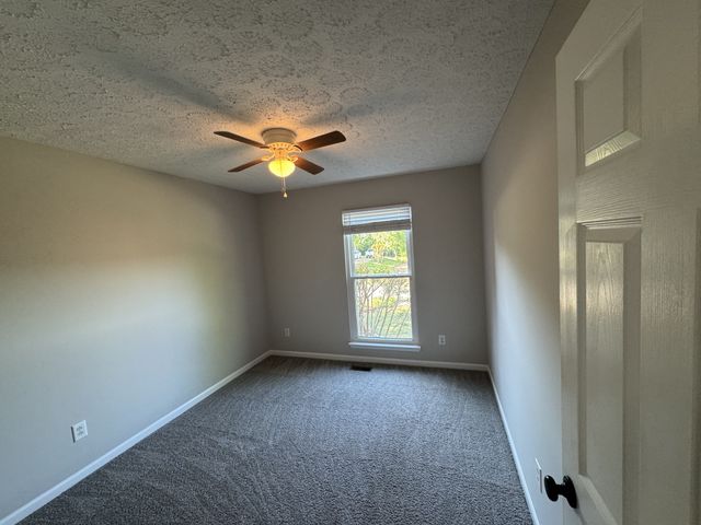 122 Mansker Park Dr, Hendersonville, TN 37075