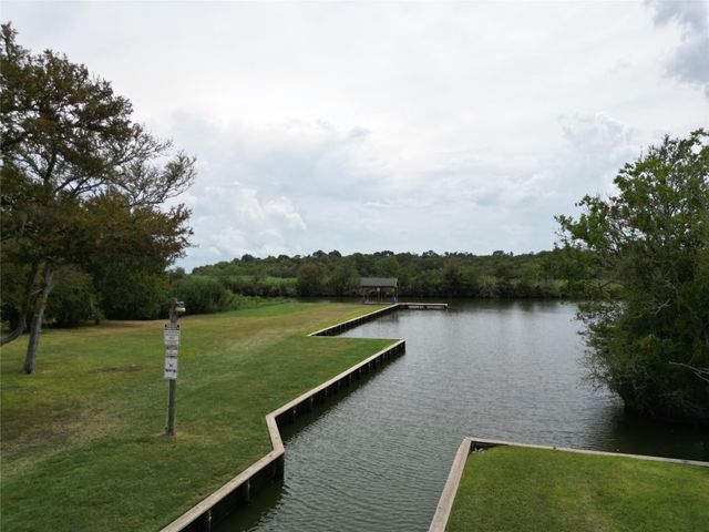 1828 Bayou Breeze Drive, Baytown, TX 77523