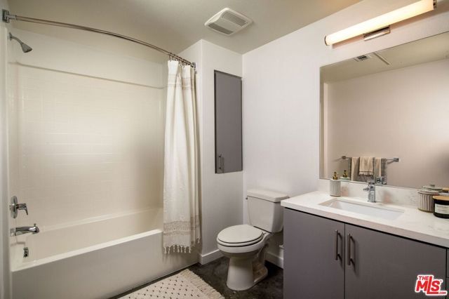 1120 W 6th Street 1555, Los Angeles, CA 90017