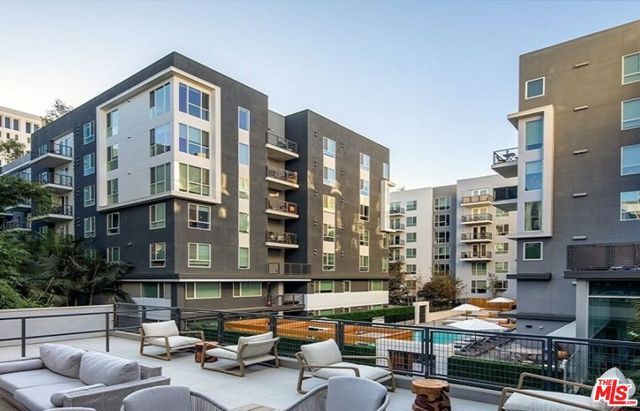 1120 W 6th Street 1555, Los Angeles, CA 90017