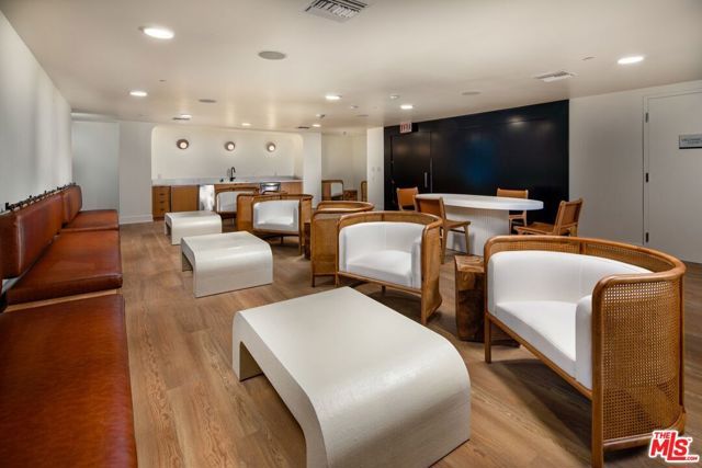 1120 W 6th Street 1555, Los Angeles, CA 90017