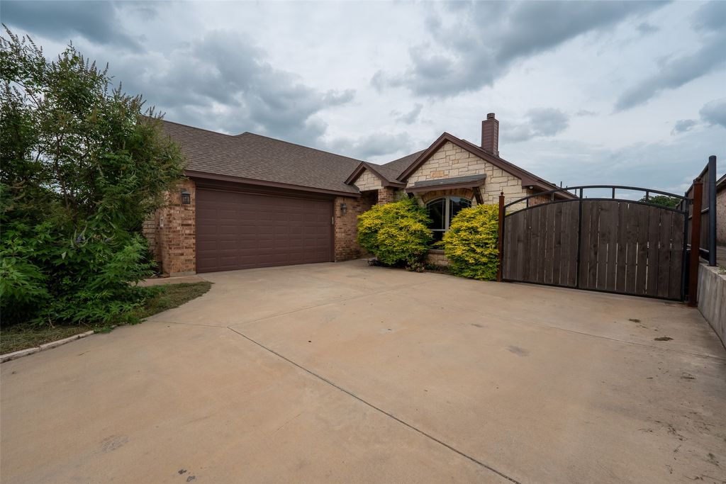 3324 Shawnee Trail, Lake Worth, TX 76135