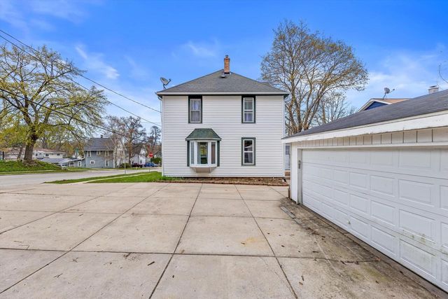140 Spring STREET, Waukesha, WI 53188