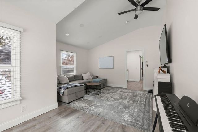 60 Martin, Wareham, MA 02532