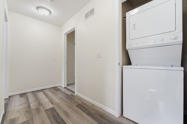9140 Greenspire Drive 103, West Des Moines, IA 50266