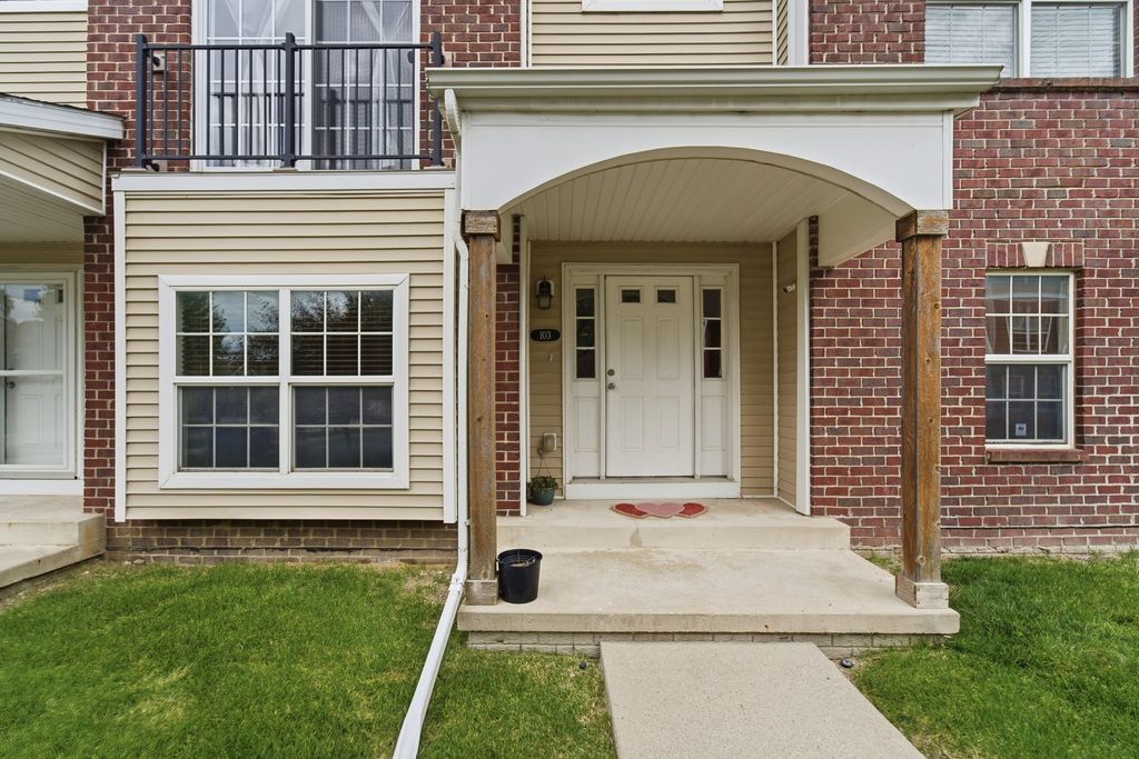 9140 Greenspire Drive 103, West Des Moines, IA 50266
