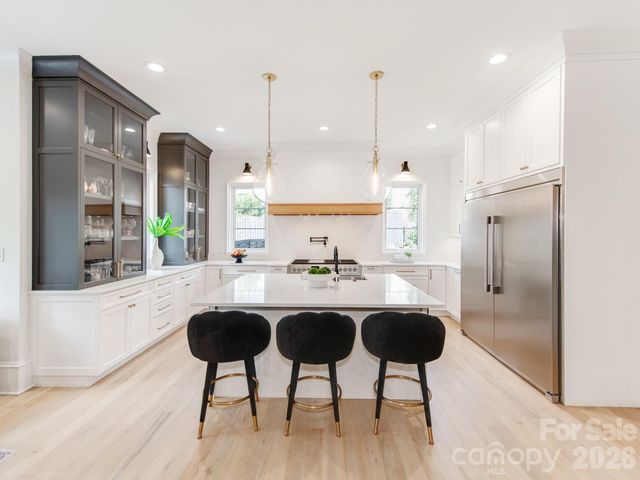 300 Mammoth Oaks Drive, Charlotte, NC 28270