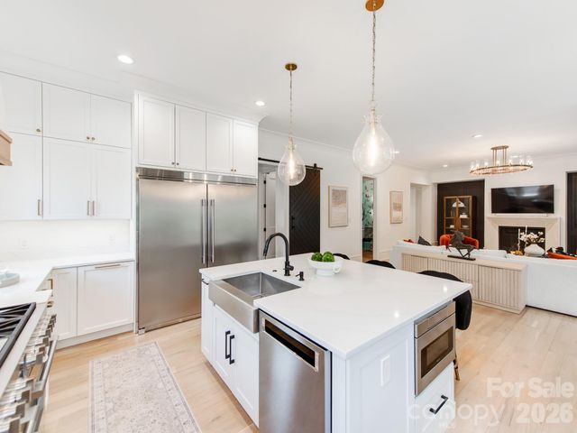 300 Mammoth Oaks Drive, Charlotte, NC 28270