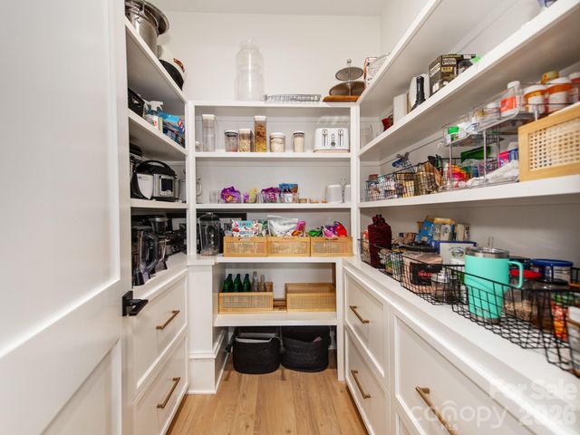 300 Mammoth Oaks Drive, Charlotte, NC 28270