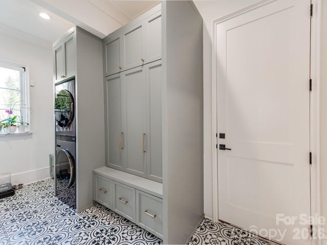 300 Mammoth Oaks Drive, Charlotte, NC 28270