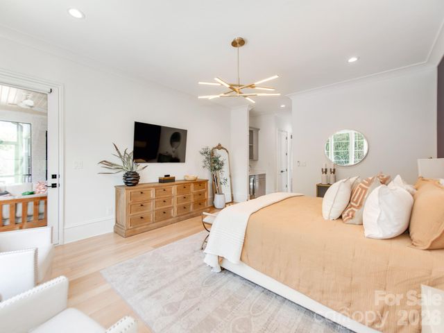 300 Mammoth Oaks Drive, Charlotte, NC 28270