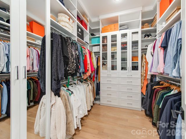 300 Mammoth Oaks Drive, Charlotte, NC 28270