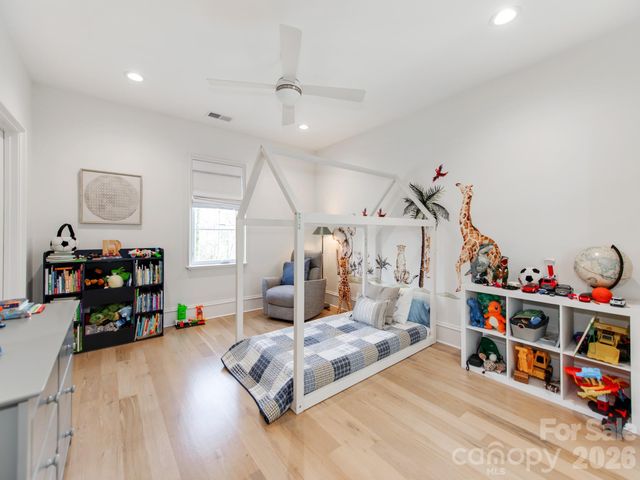 300 Mammoth Oaks Drive, Charlotte, NC 28270