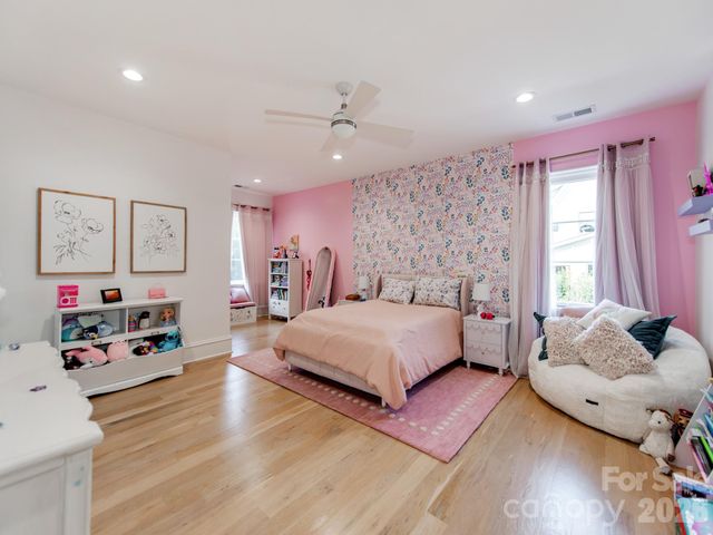 300 Mammoth Oaks Drive, Charlotte, NC 28270