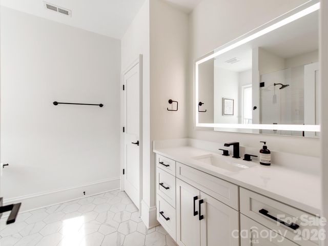 300 Mammoth Oaks Drive, Charlotte, NC 28270