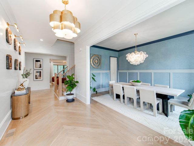 300 Mammoth Oaks Drive, Charlotte, NC 28270