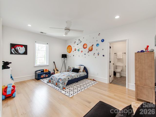 300 Mammoth Oaks Drive, Charlotte, NC 28270