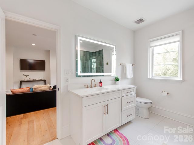 300 Mammoth Oaks Drive, Charlotte, NC 28270