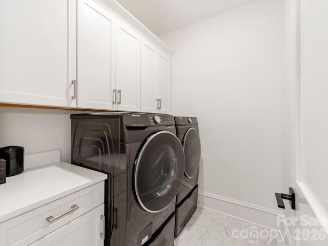 300 Mammoth Oaks Drive, Charlotte, NC 28270