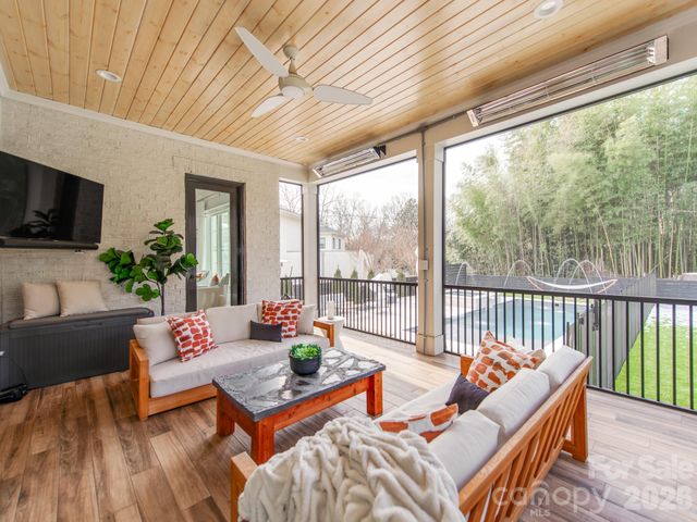 300 Mammoth Oaks Drive, Charlotte, NC 28270